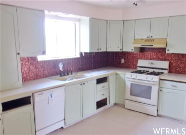 593 E 400 N, Roosevelt, UT 84066 — photo 5