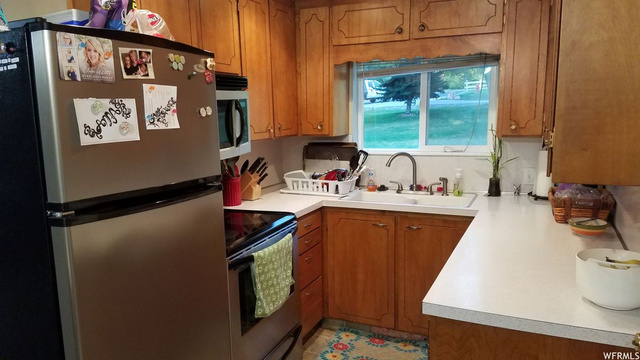 286 E Center St, Providence, UT 84332 — photo 9
