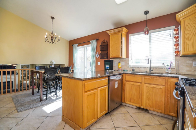 2889 W 2250 N, Clinton, UT 84015 — photo 8