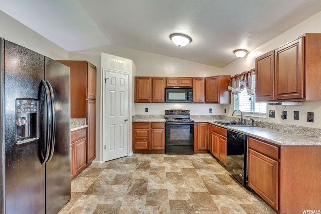 872 W 1220 N, Clinton, UT 84015 — photo 5