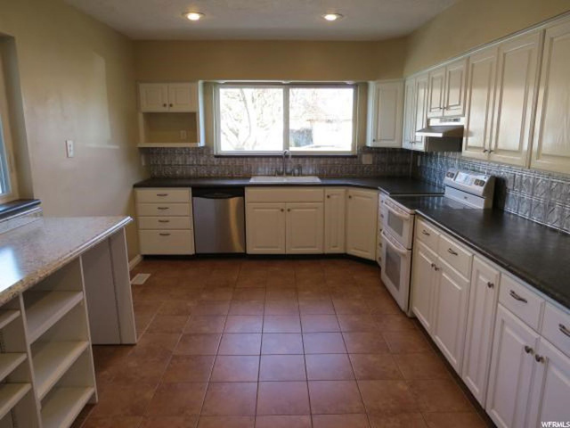 1848 E Crescent View Dr, Sandy, UT 84092 — photo 9