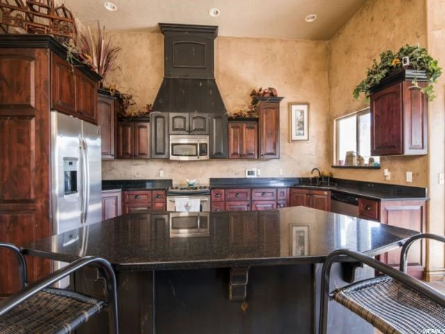 535 W 2425 N, Harrisville, UT 84414 — photo 10