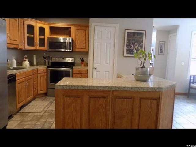 261 E Ashbrook Cir, Midvale, UT 84047 — photo 7