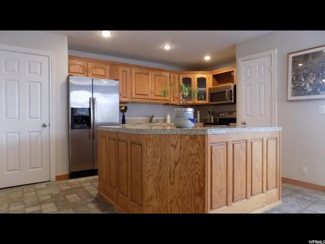 261 E Ashbrook Cir, Midvale, UT 84047 — photo 6