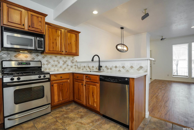 895 Waterside Dr, Farmington, UT 84025 — photo 11