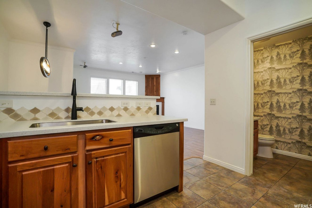 895 Waterside Dr, Farmington, UT 84025 — photo 12
