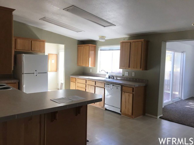 390 Molen Rd E, Ferron, UT 84523 — photo 5