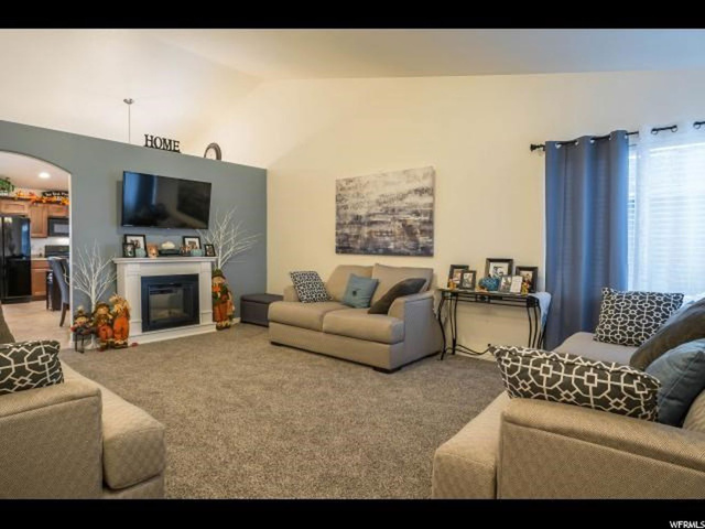 946 E Chris S, Clearfield, UT 84015 — photo 2