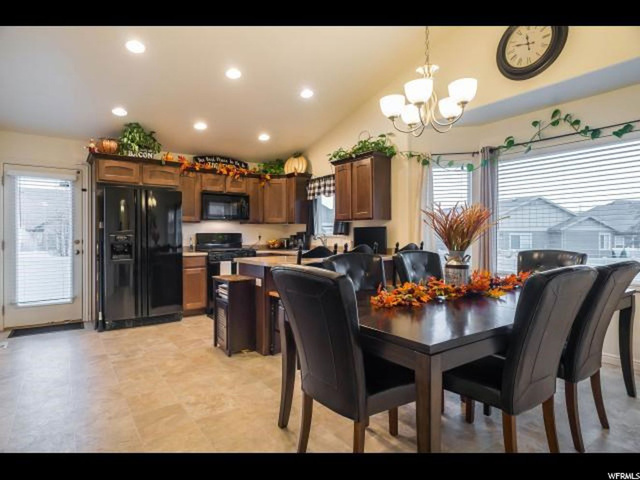 946 E Chris S, Clearfield, UT 84015 — photo 4