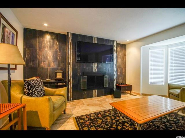 433 E Floyd Dr, Sandy, UT 84070 — photo 2