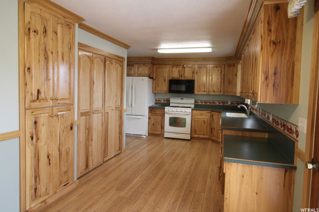 347 S 1000 E, River Heights, UT 84321 — photo 6