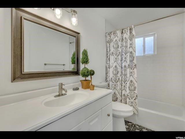 1112 N Deerfield Dr, Centerville, UT 84014 — photo 10