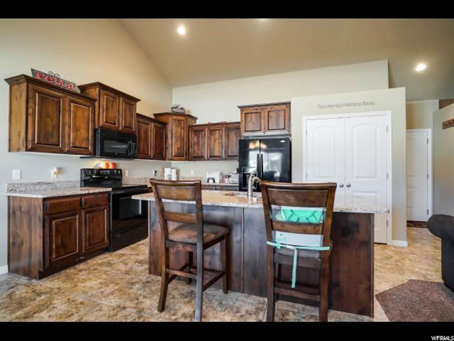 1396 W 2340 N, Clinton, UT 84015 — photo 4