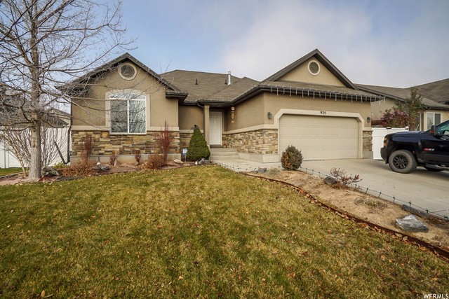 925 E James Cir, Clearfield, UT 84015 — photo 2