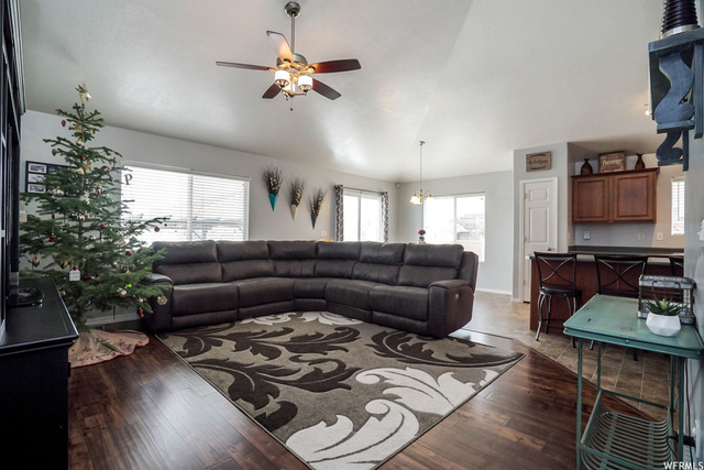 925 E James Cir, Clearfield, UT 84015 — photo 3