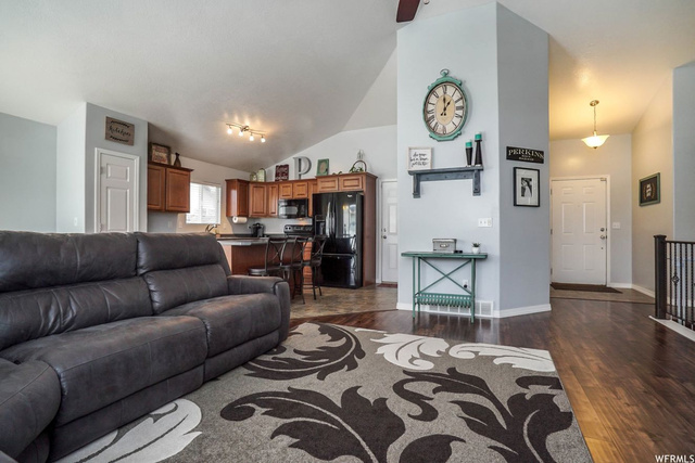 925 E James Cir, Clearfield, UT 84015 — photo 6
