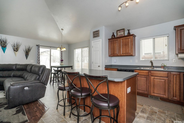 925 E James Cir, Clearfield, UT 84015 — photo 10