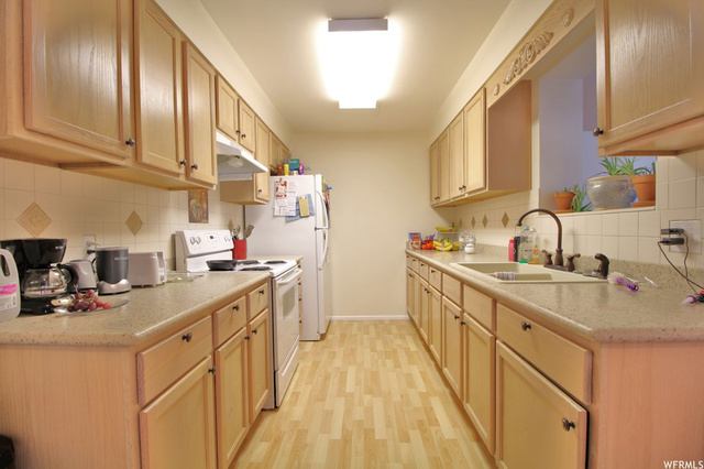 2352 W Chateau Dr S, Roy, UT 84067 — photo 2