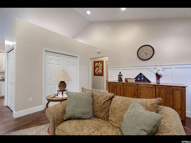 427 W Rawlins Cir, Centerville, UT 84014 — photo 9