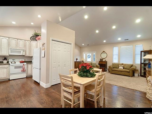 427 W Rawlins Cir, Centerville, UT 84014 — photo 6