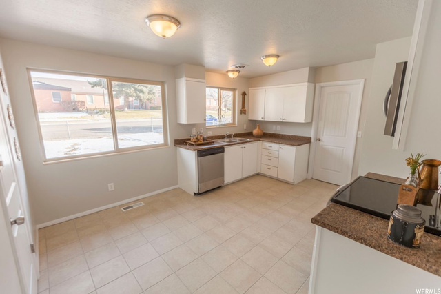 1025 N 250 W, Sunset, UT 84015 — photo 4