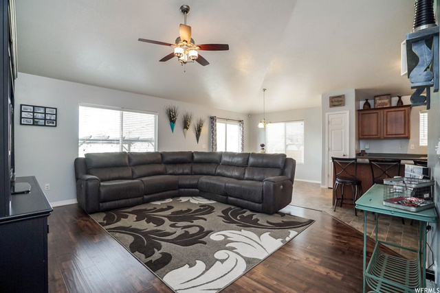 925 E James Cir, Clearfield, UT 84015 — photo 3