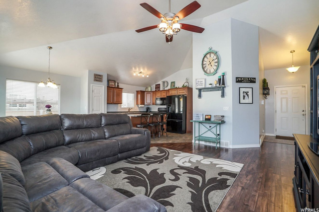 925 E James Cir, Clearfield, UT 84015 — photo 6
