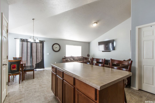 1407 N 2475 W, Clinton, UT 84015 — photo 8