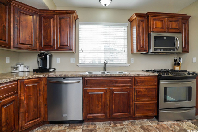 658 E Cattail Dr N, Ogden, UT 84404 — photo 9