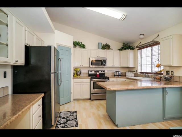 529 S 875 E, Layton, UT 84040 — photo 8