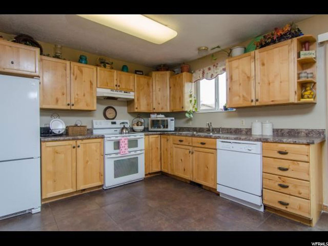 951 S 200 E, Layton, UT 84041 — photo 3
