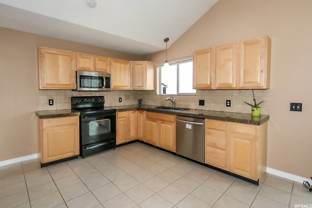 1727 E Ski View S, Sandy, UT 84092 — photo 11