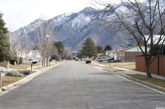 1389 E Lexington Dr, Sandy, UT 84092 — photo 2