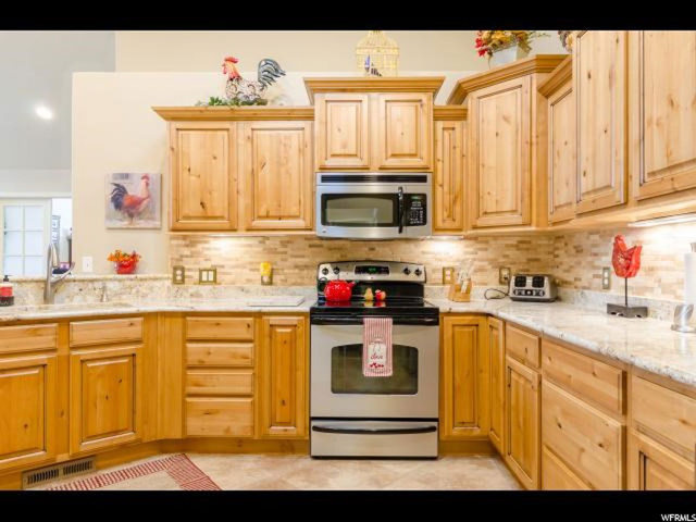 327 E 2230 N, North Logan, UT 84341 — photo 8