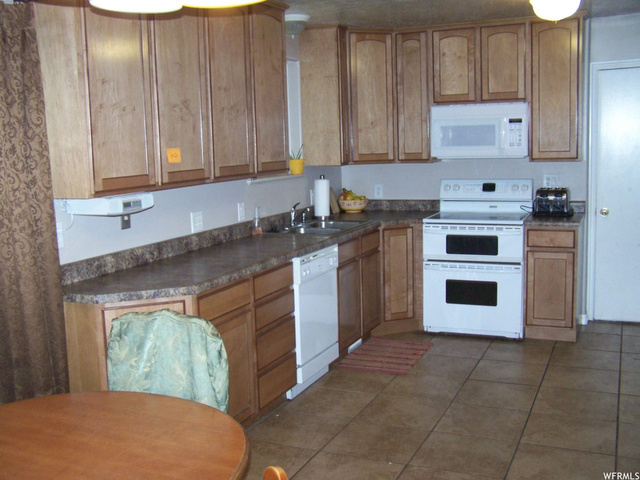 446 S Flint St, Layton, UT 84041 — photo 3