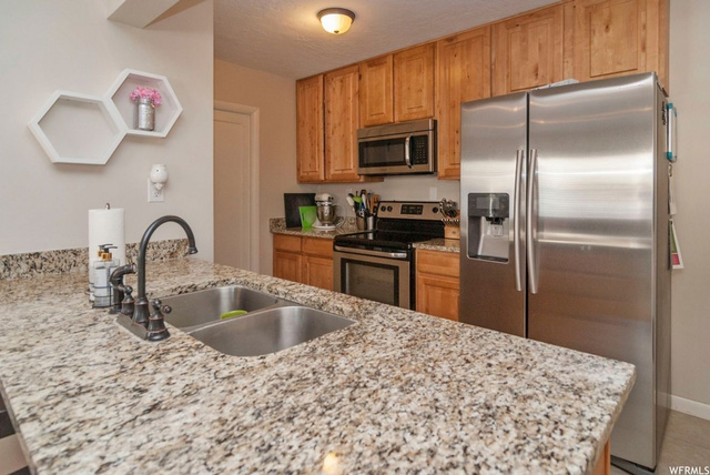 76 W 1900 N, Sunset, UT 84015 — photo 10
