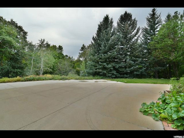 2047 S Ridgehill Dr E, Bountiful, UT 84010 — photo 8