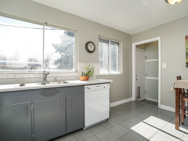 693 W 3300 S, Bountiful, UT 84010 — photo 10