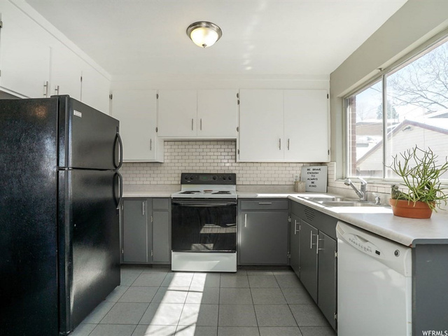 693 W 3300 S, Bountiful, UT 84010 — photo 3