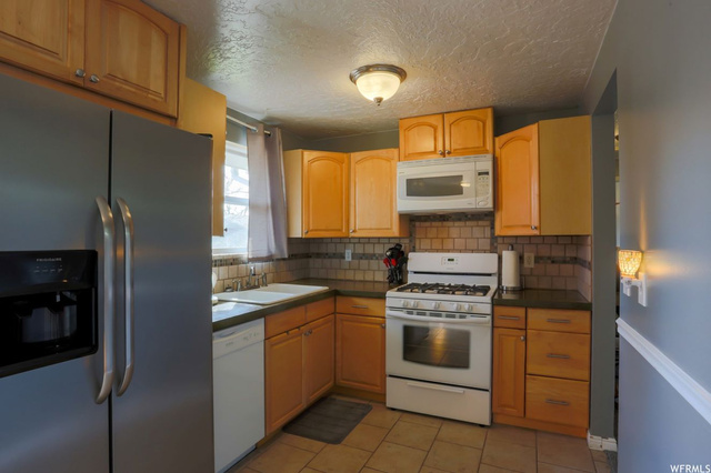 2767 W 1650 N, Clinton, UT 84015 — photo 2