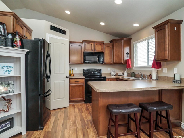 2220 N Pebble Brook Dr E, Pleasant View, UT 84414 — photo 7