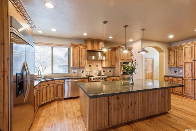 1836 S Spring Creek Dr E, Bountiful, UT 84010 — photo 8