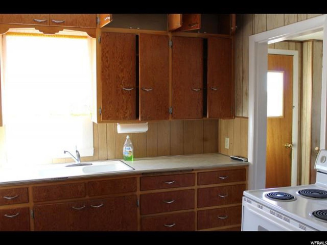 66 E Rustler St S, Teasdale, UT 84773 — photo 5