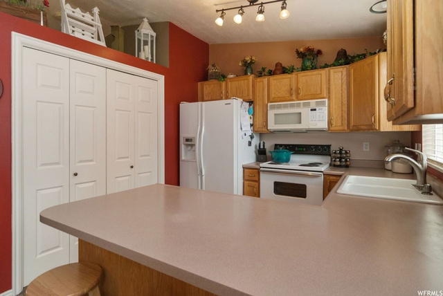 1098 E 375 S, Layton, UT 84041 — photo 8