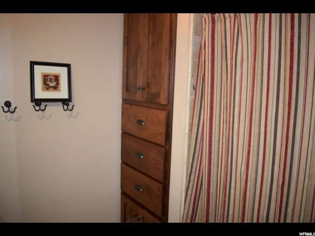 586 S 600 E, River Heights, UT 84321 — photo 8