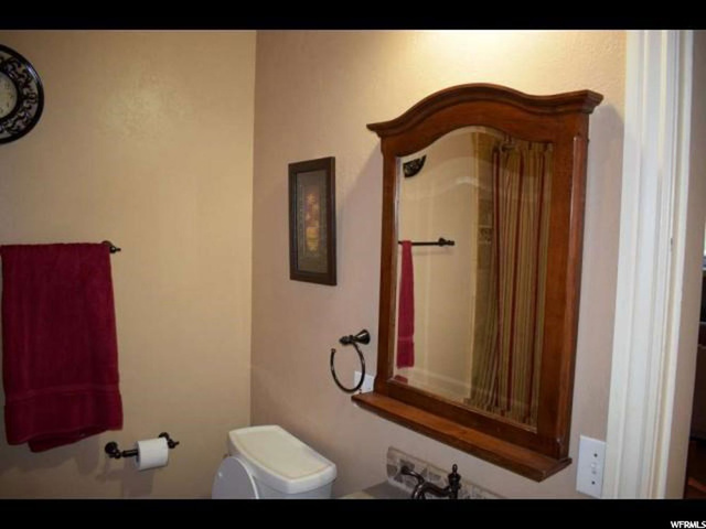 586 S 600 E, River Heights, UT 84321 — photo 9