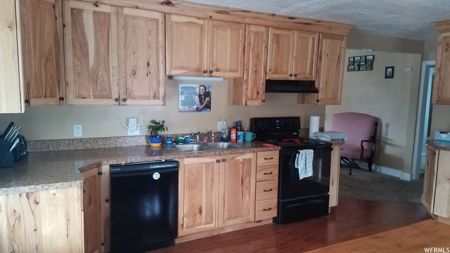 407 E 500 S, River Heights, UT 84321 — photo 4