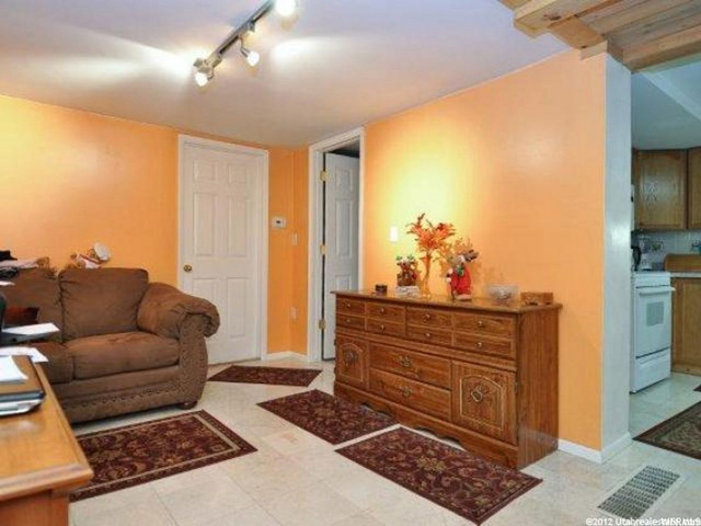 1205 E Lakeview Dr, Bountiful, UT 84010 — photo 2
