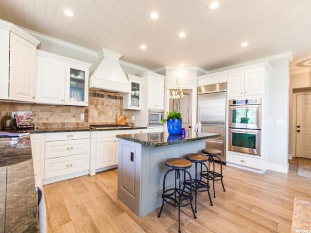 473 E Oak Hollow Ct, Bountiful, UT 84010 — photo 4