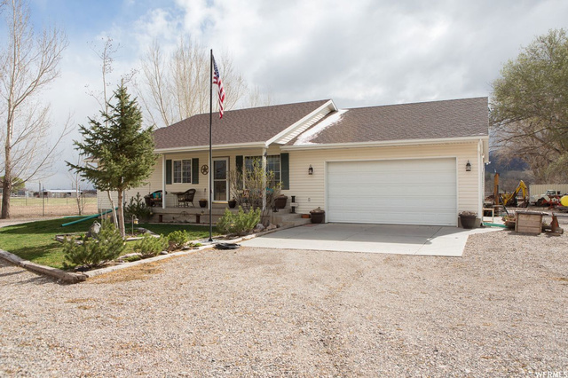 555 S Main St E, Central Valley, UT 84754 — photo 3